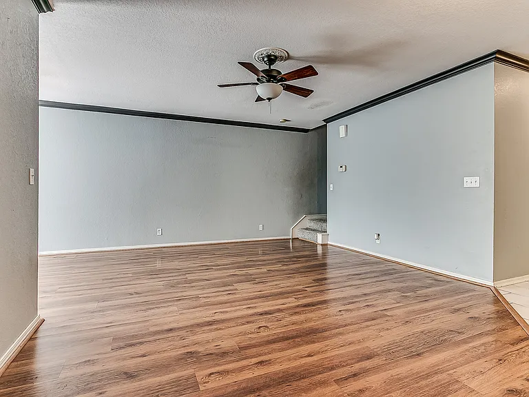 323 Potomac Dr — Photo 11