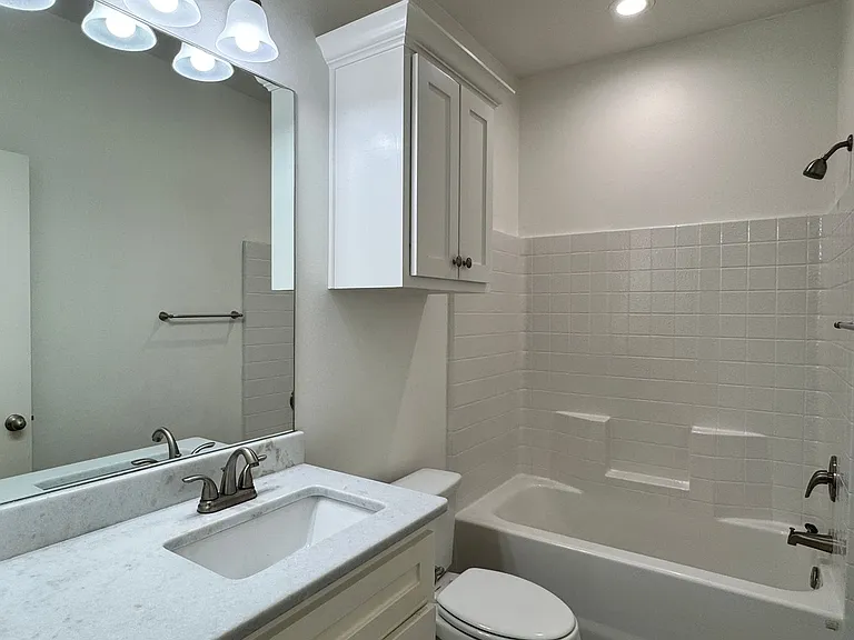 3704-3784 Cottage Park Cir — Photo 20