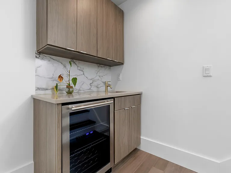 10 Spring Garden St #3 — Photo 10