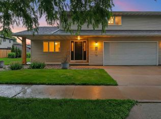 1023 W Ridgeview Dr, Appleton, WI 54914