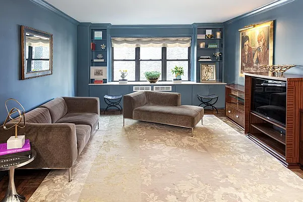 Sold by R New York | media 11