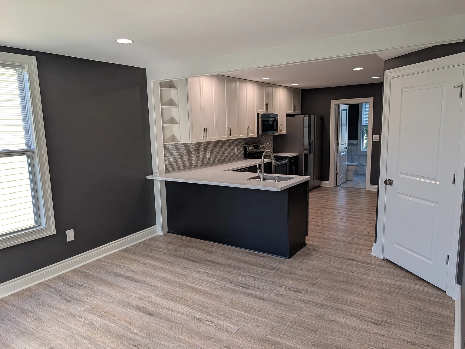 1 bed, 1.5 bath, 900 sqft, $1,295 — Photo 1