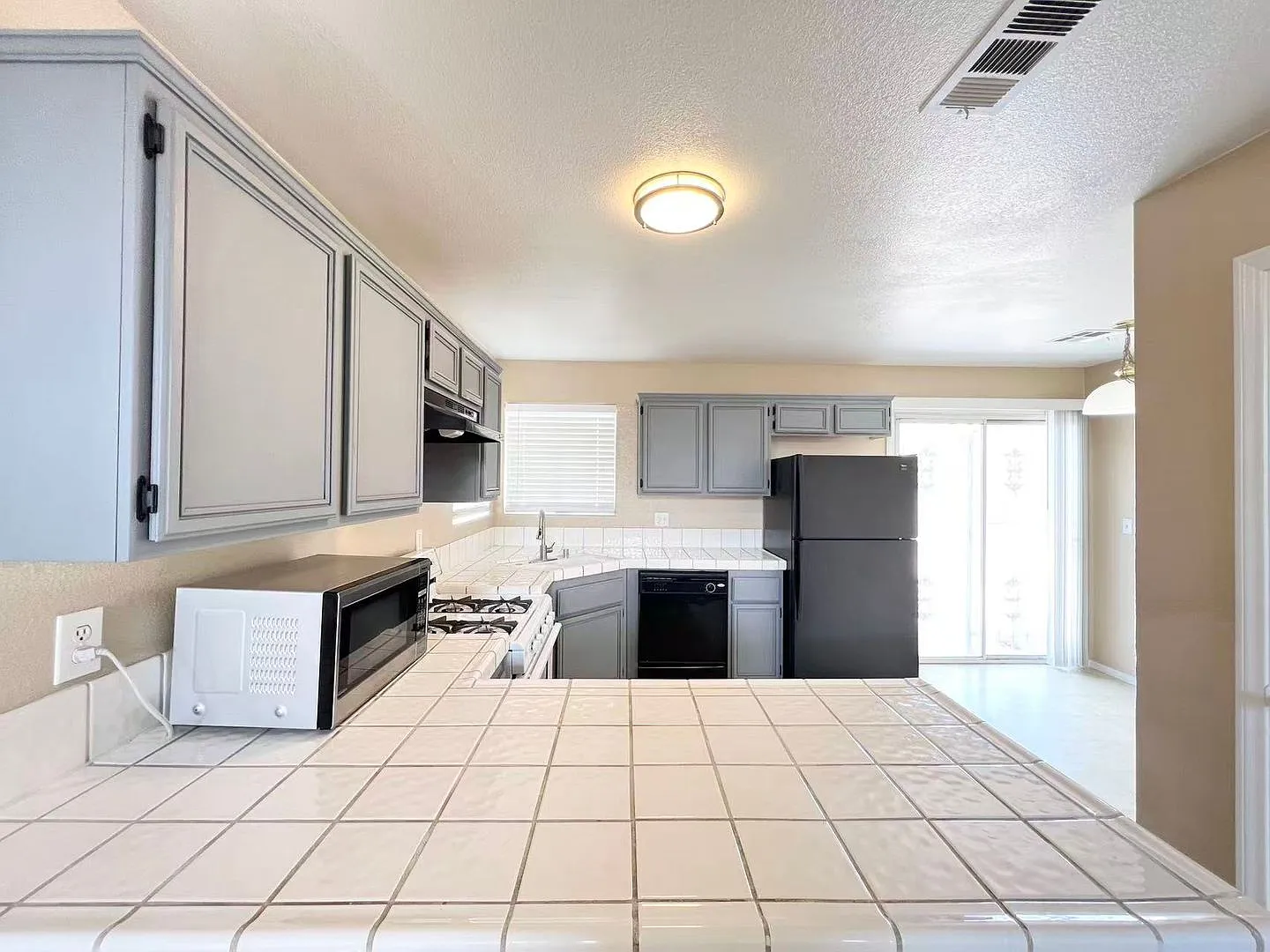 Wonderful 2-story single-family house — Photo 4