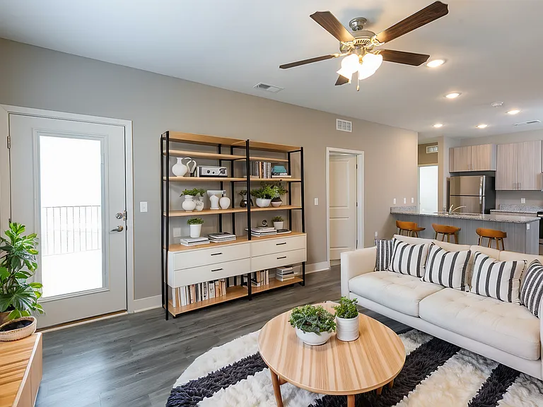Brighton Crossing Apartments — Photo 41
