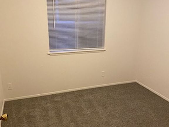 5th image of 520 Maple St Unit H