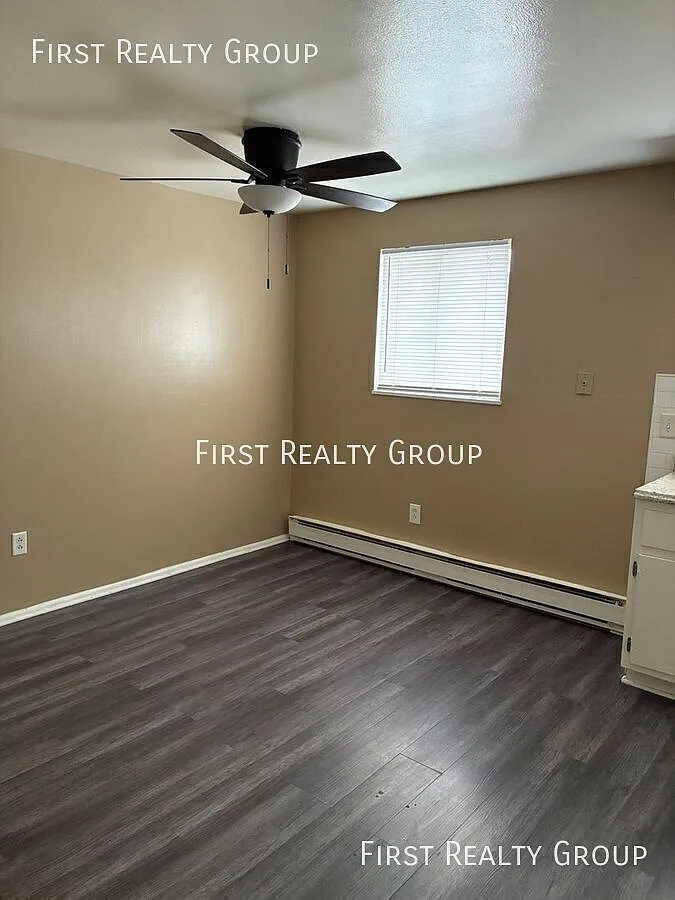 2 Bedroom, 1 Bath Upstairs Apt for Rent. Move In Ready! — Photo 3