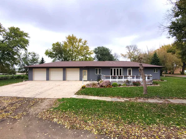 302 W 2nd St, Calumet, IA 51009