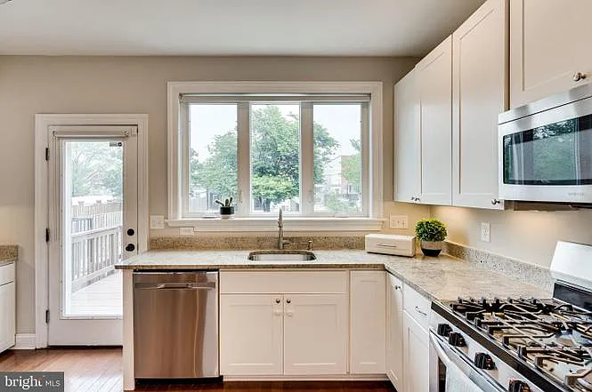 1622 Gales St NE — Photo 9