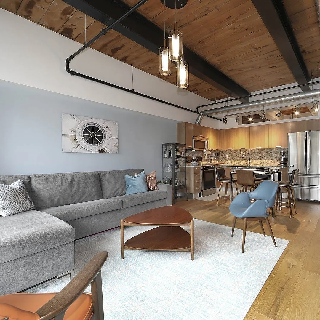 43 Hanna Ave — Photo 2