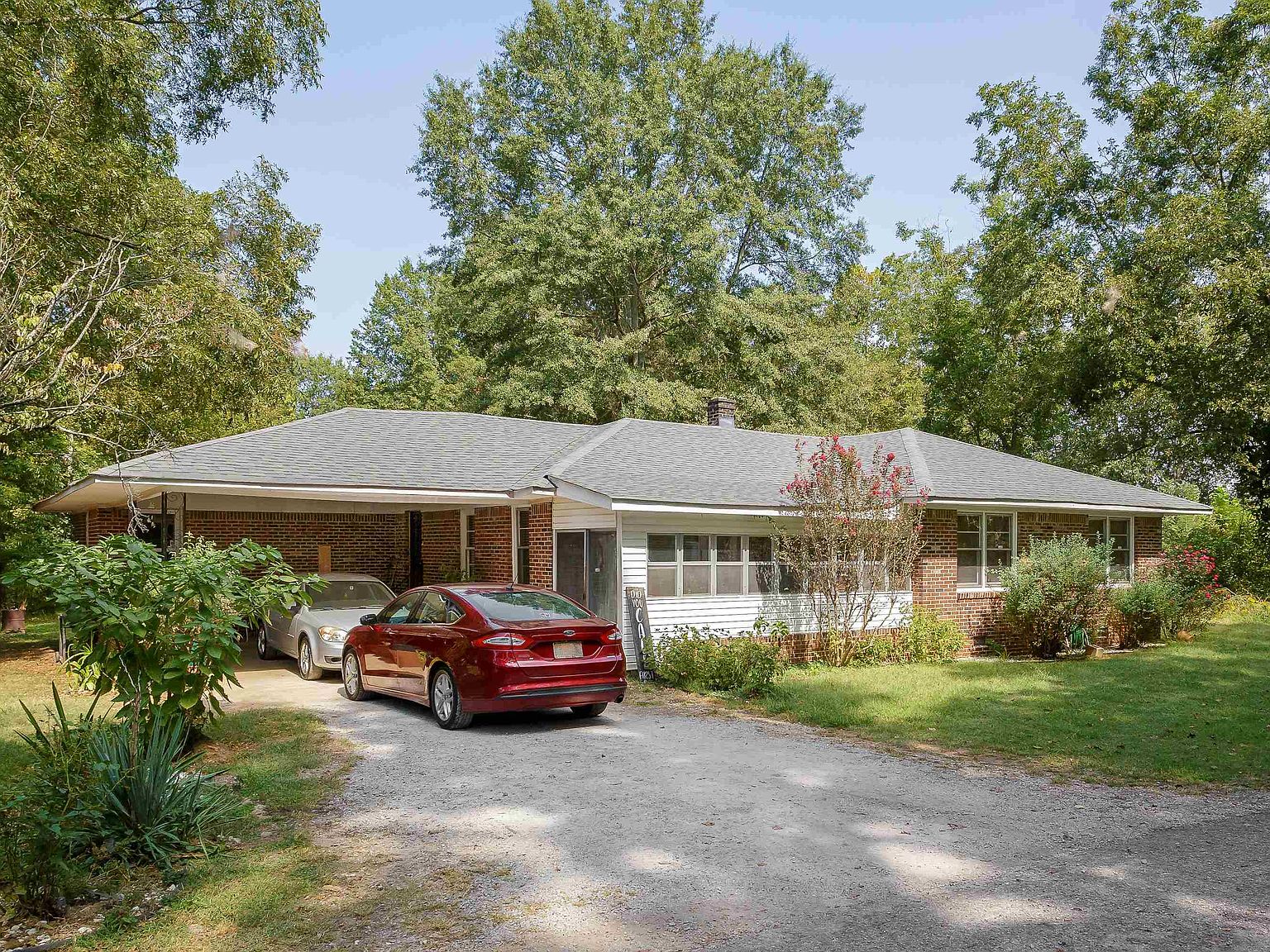 1217 Gayle St, Tuscumbia, AL 35674 Zillow