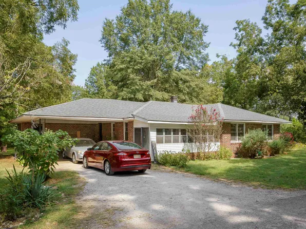 1217 Gayle St, Tuscumbia, AL 35674