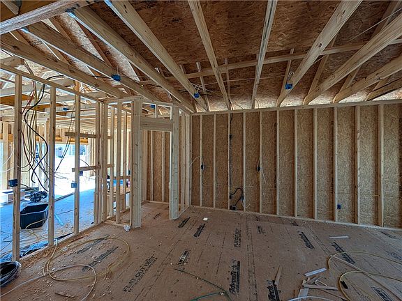 4th image of 3 Benwick Ln
