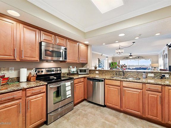 5th image of 551 Casa Bella Dr Unit 505