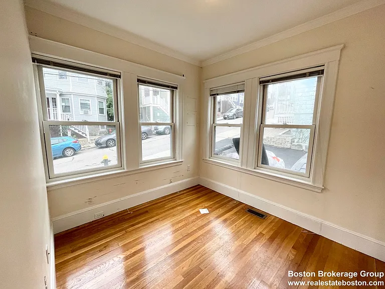 13 Sunset St #1A — Photo 3