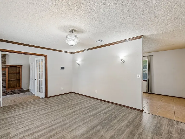 3401 E Noble Dr — Photo 3
