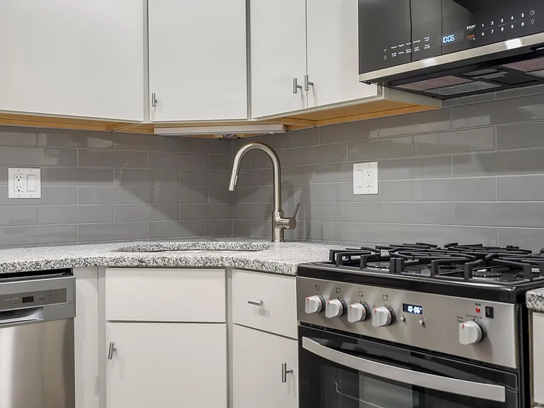 276-282 Hanover St #11 — Photo 5
