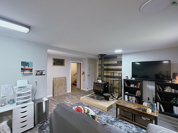 5th image of 809 Delphinium Ln