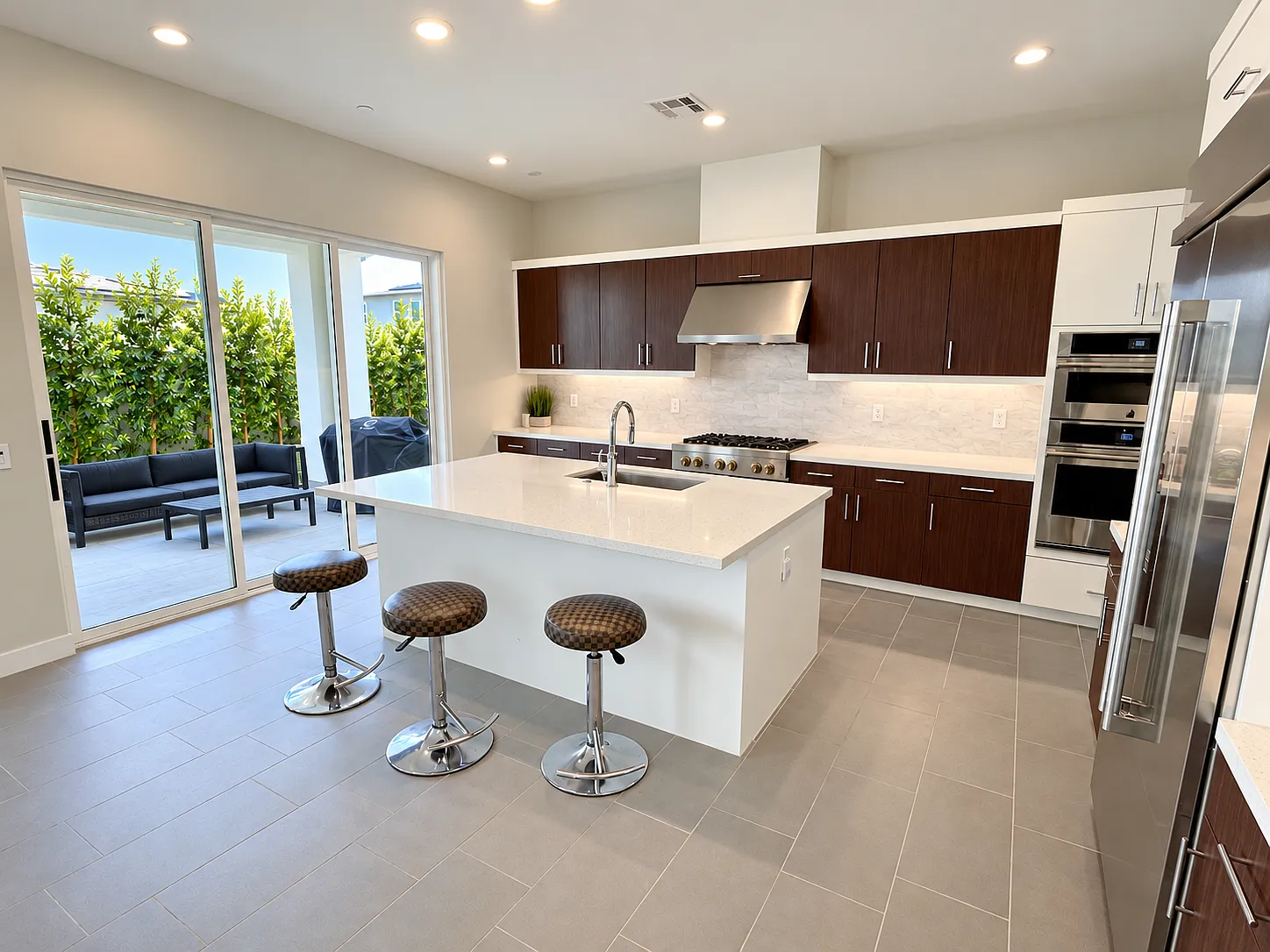 4 bed, 2728 sqft, $6,799 — Photo 2