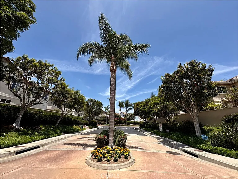 7147 Tanager Dr — Photo 3