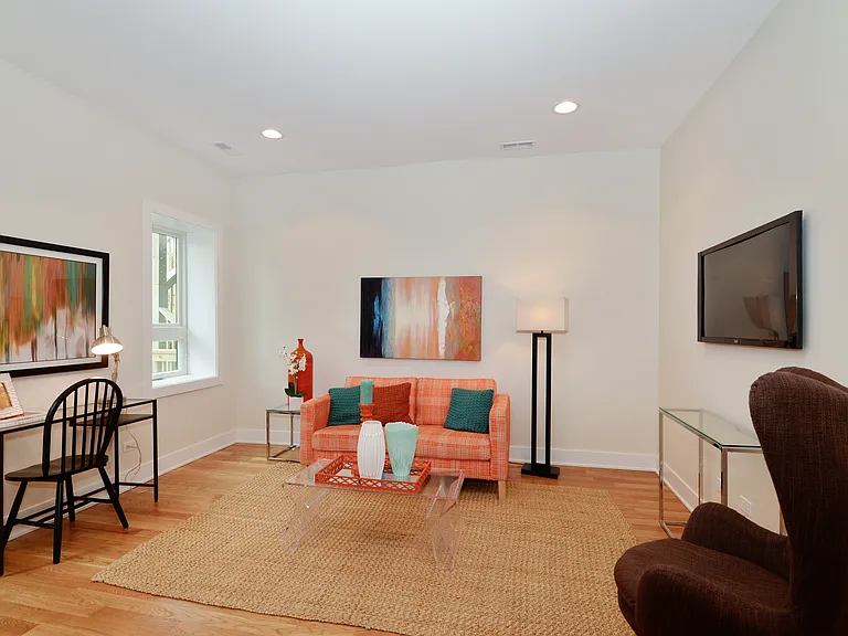 4639 N Broadway St #203 — Photo 5