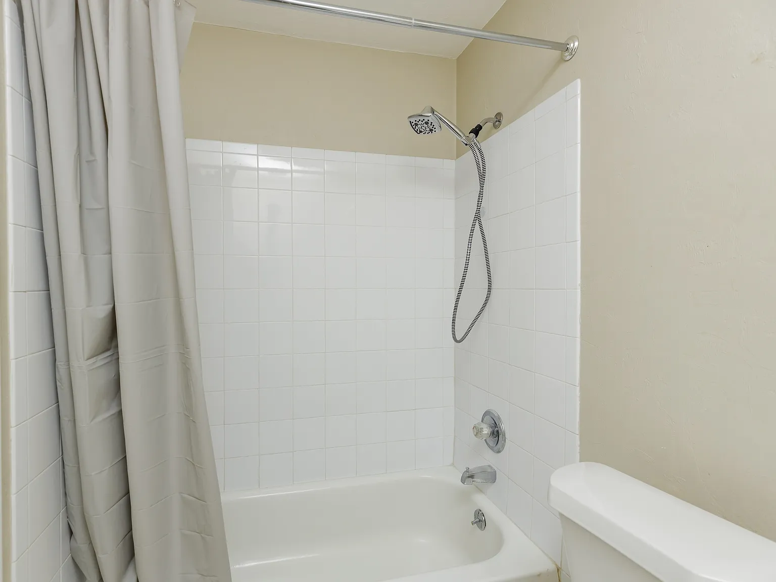 6367 NW 109th PL - 3 — Photo 2