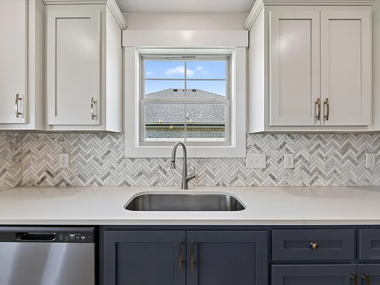 393 Frontier Dr — Photo 15
