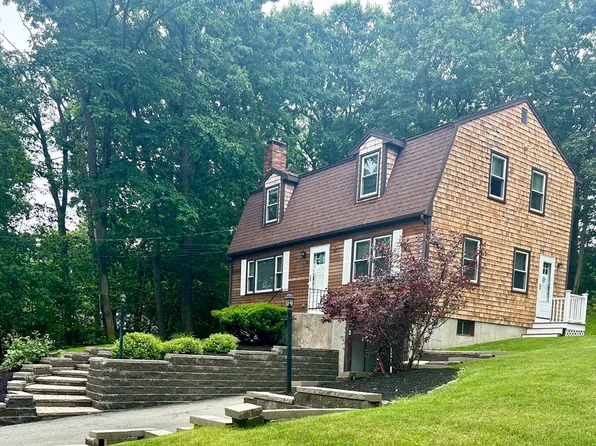 14 Samoset St, Weymouth, MA 02190