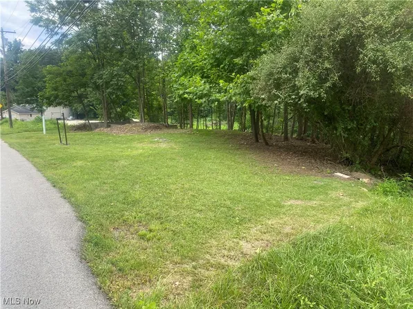 1133 Highland Ave, Williamstown, WV 26187