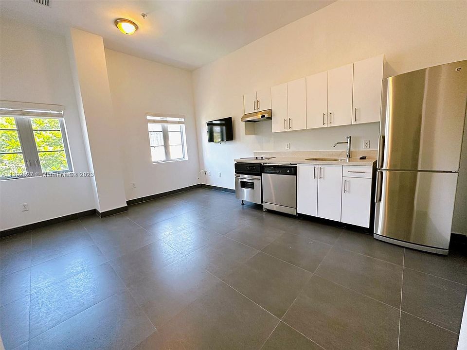 1st image of 1600 Euclid Ave APT 207