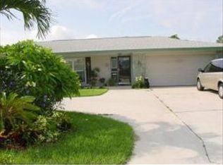 16 Country Club Rd, Cocoa Beach, FL 32931