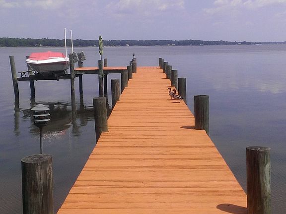Private Pier with Boat Lift