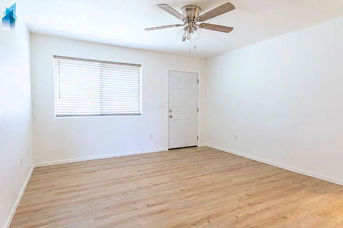 2 bed, 2.0 bath, 915 sqft, $1,400 — Photo 2