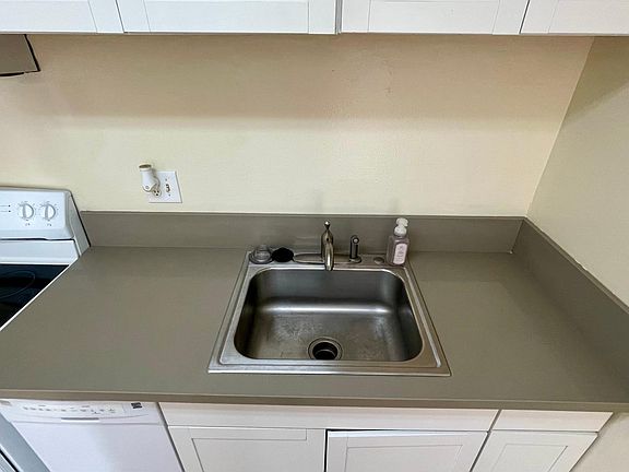 3rd image of 23515 Lyons Ave Unit S4