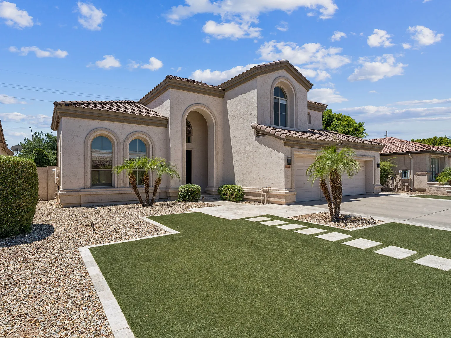 5 bed, 3047 sqft, $3,500 — Photo 2