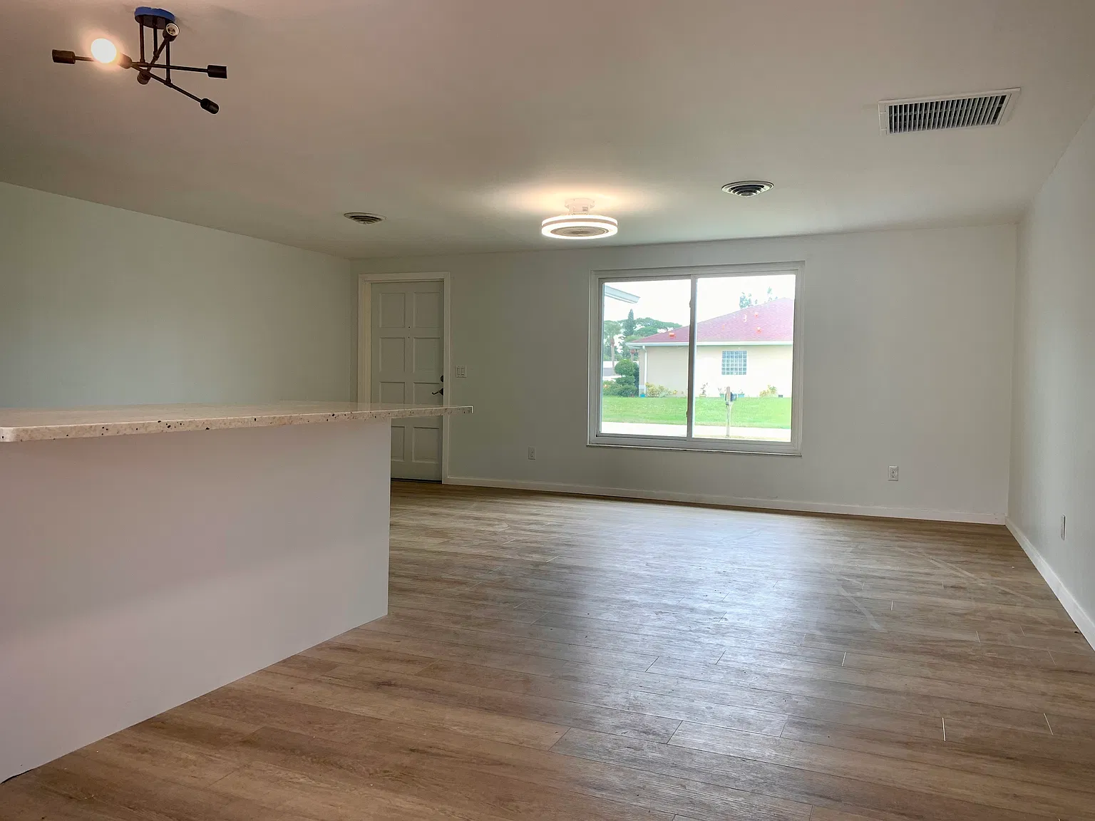 3 bed, 1264 sqft, $2,850 — Photo 4