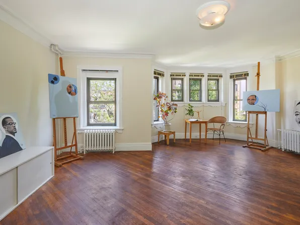 246 Gates Avenue image 16 of 19