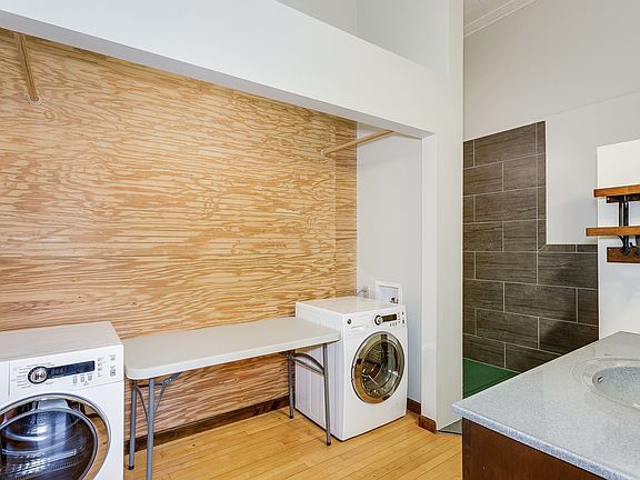 3rd image of 1220 E Kellogg St #103