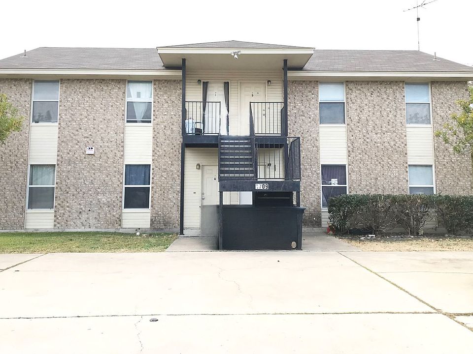 1st image of 1709 Cedarhill Dr APT A