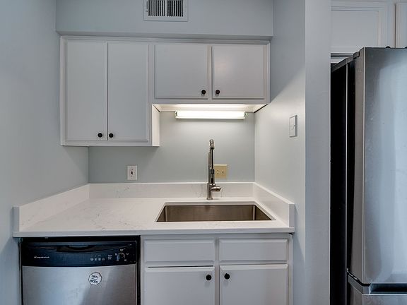 5th image of 404 Summit Ridge Pl