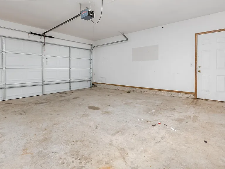 907 W Tesio Way — Photo 13