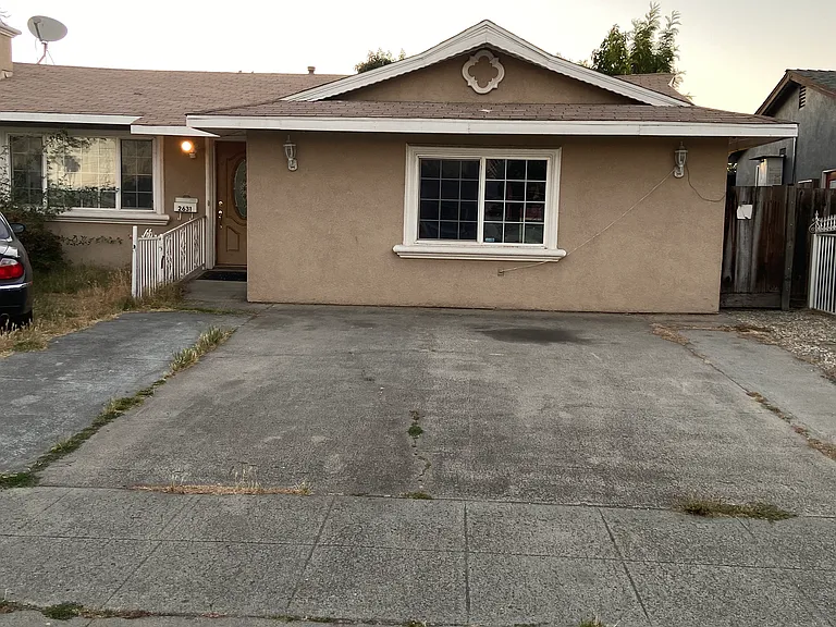Pendragon Ln — Photo 1