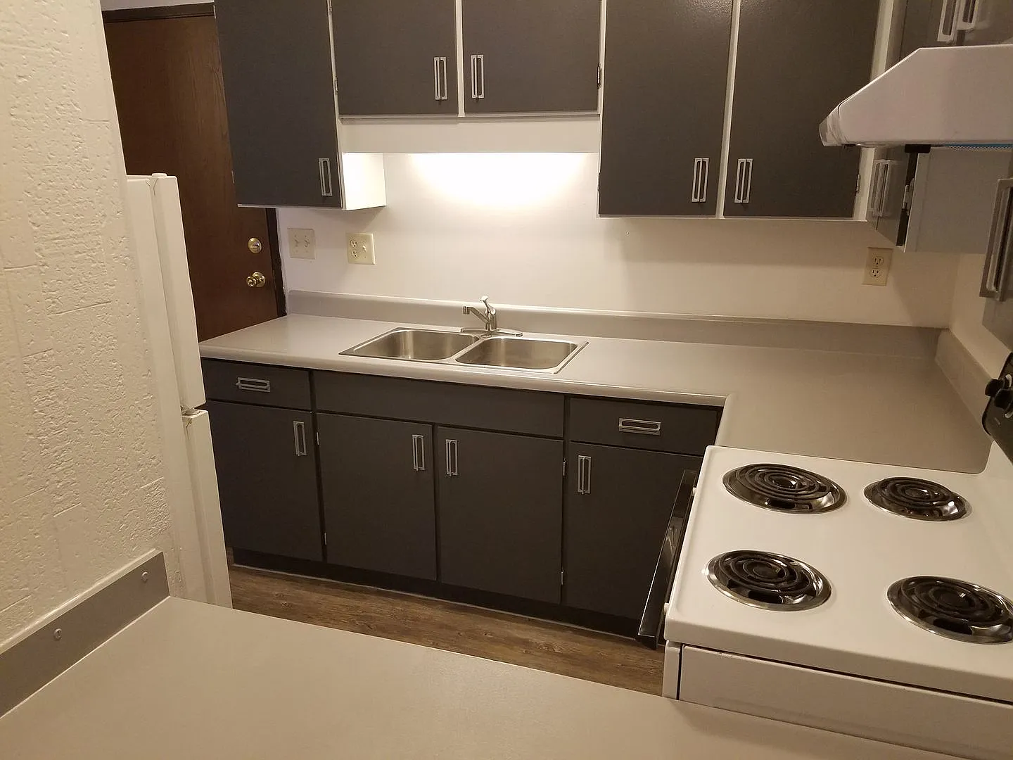 Fairfax Apartments- 1 Bed 1 Bath — Photo 1