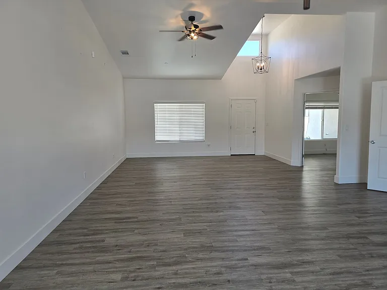 7650 Rockaway Ave — Photo 5