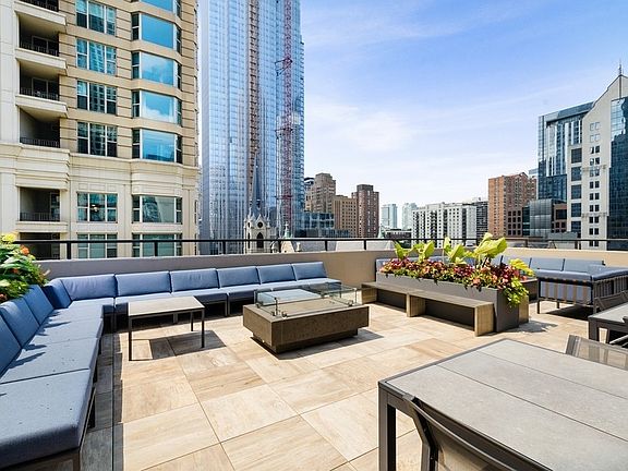 4th image of 30 E Huron St #3500