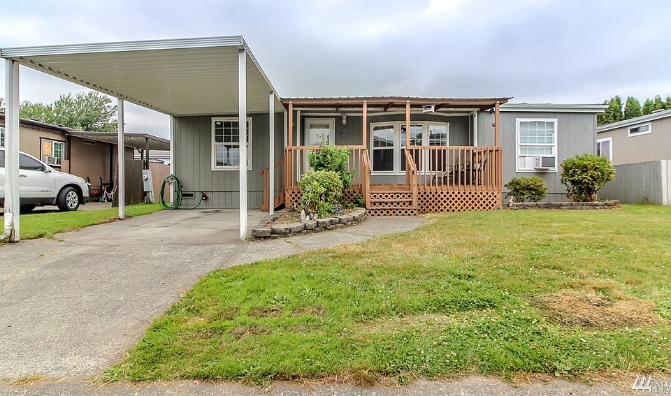 Welcome to one of the largest lots in Mountain Meadows.