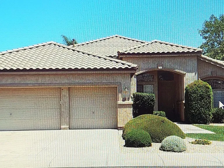 682 W Raven Dr — Photo 1