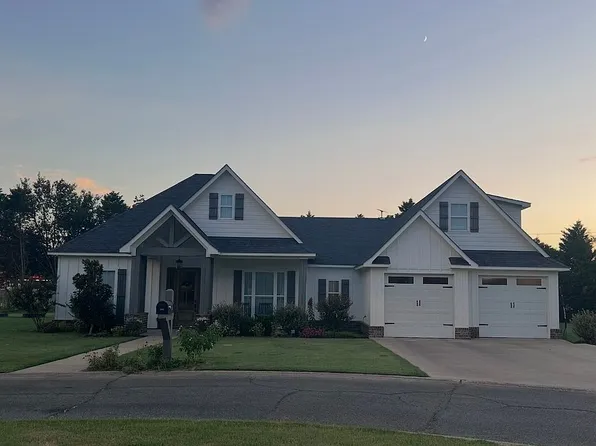 202 Ridgecrest Dr, Oak Grove, LA 71263