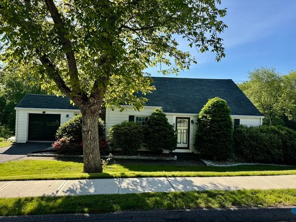 167 Pleasant St, East Longmeadow, MA 01028