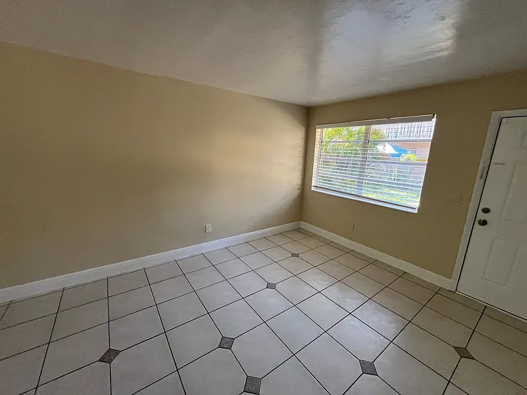 1370 NE 119th St #137008 — Photo 2