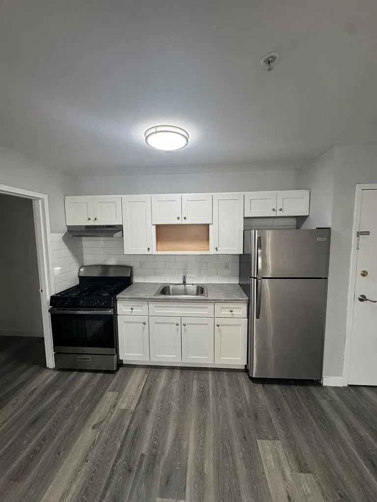 2 bed, $1,636 — Photo 1